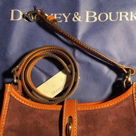 New Dooney and Bourke Small Messenger Crossbody Bag Purse Suede Leather Wine Tan - Picture 4 of 5